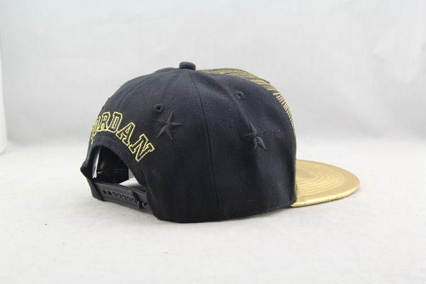 snapback cap